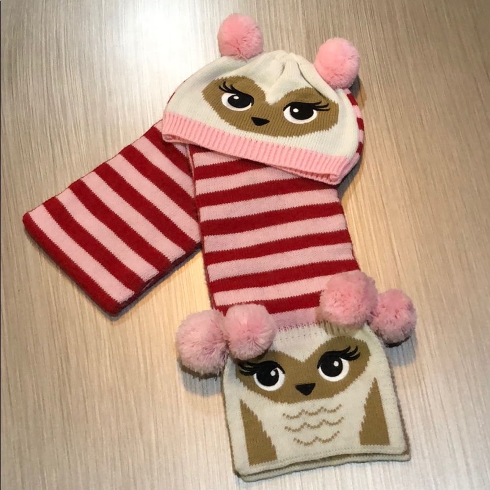 ❌❌SOLD❌❌ Toddler Girl’s Pom Pom Scarf and Beanie